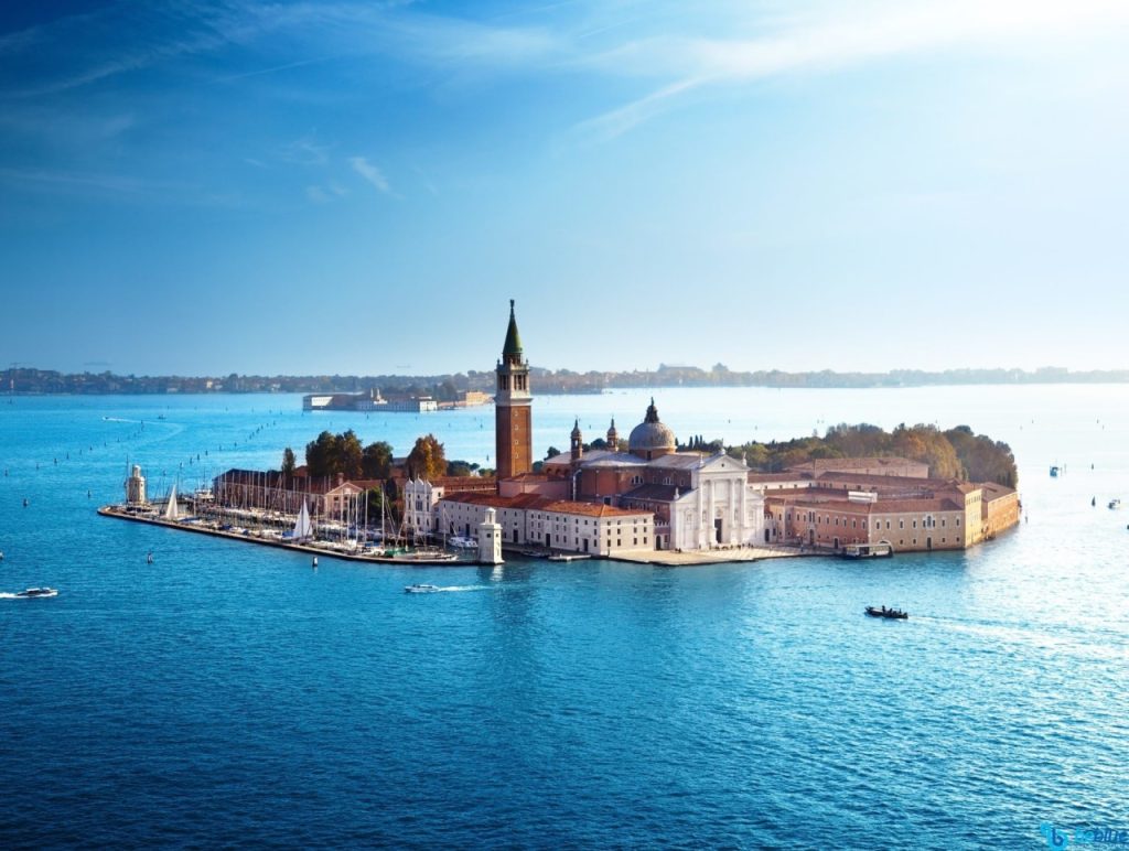 Como chegar a Veneza de barco à vela