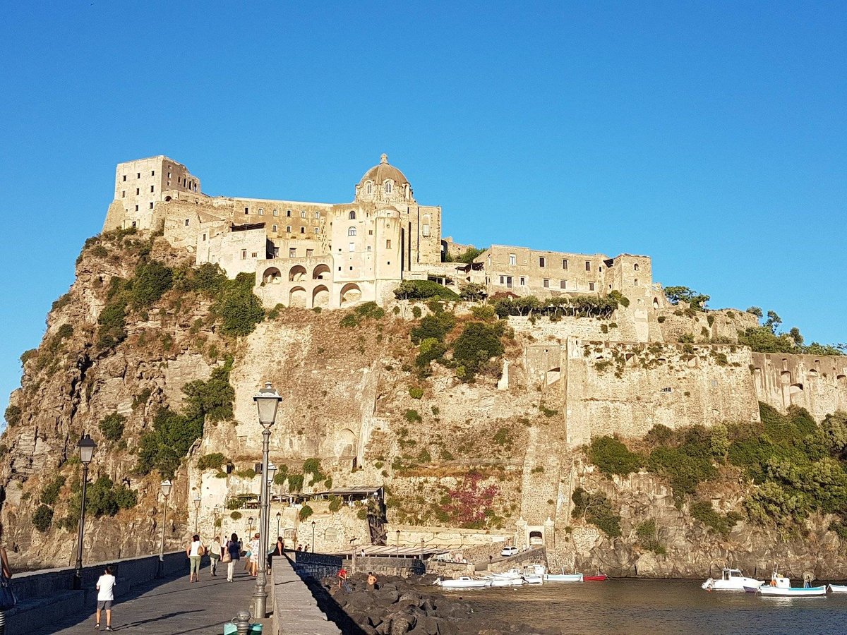 Castelo Aragonês de Ischia visto do mar